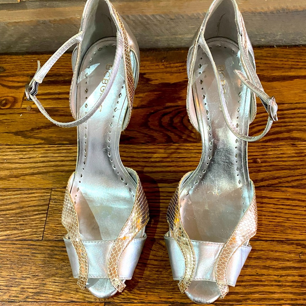 BCBG girls great condition high heels size 9 women.  Silver and gold high heels